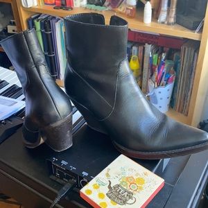 5️⃣0️⃣ Zara Woman Leather Cowgirl Boots: 6 EU 36